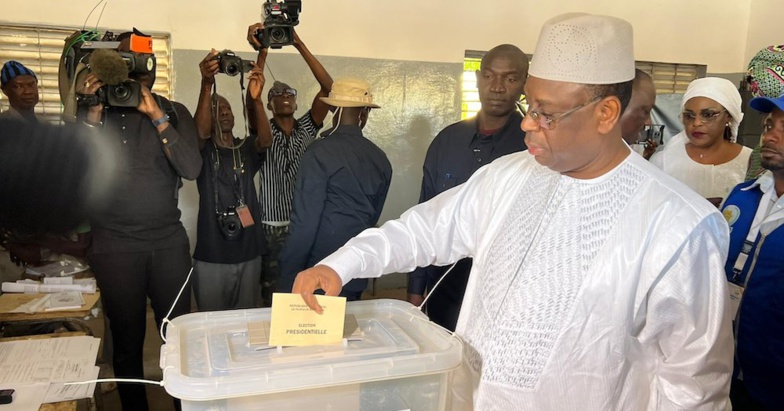 Macky Sall après son vote : « il n’appartient ni à un candidat ni à un camp de proclamer une victoire ou des résultats » Macky Sall après son vote : « il n’appartient ni à un candidat ni à un camp de proclamer une victoire ou des résultats »