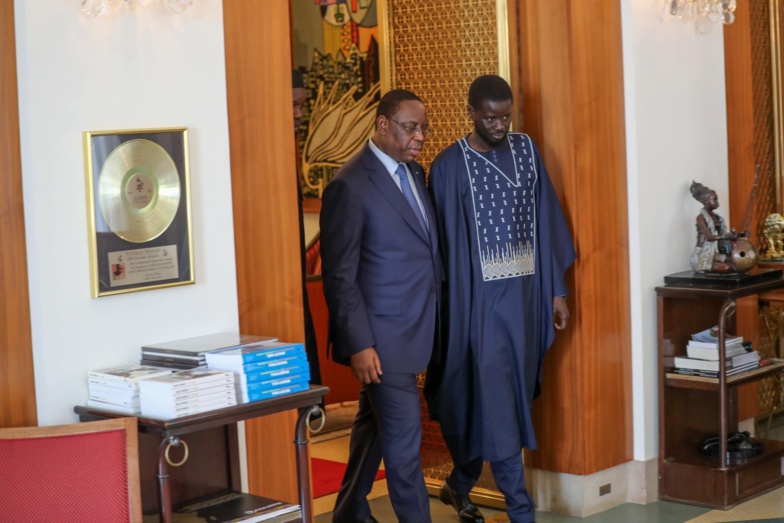 Palais : Premier  tête-à-tête entre Macky Sall et Diomaye Faye (photos) Palais : Premier  tête-à-tête entre Macky Sall et Diomaye Faye (photos)