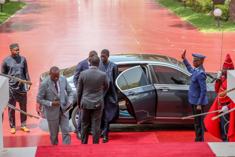 Palais : Premier  tête-à-tête entre Macky Sall et Diomaye Faye (photos) Palais : Premier  tête-à-tête entre Macky Sall et Diomaye Faye (photos)