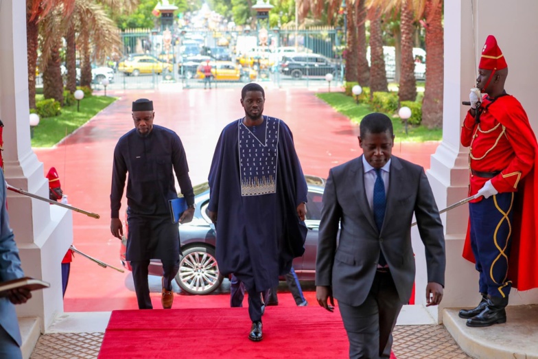 Palais : Premier  tête-à-tête entre Macky Sall et Diomaye Faye (photos) Palais : Premier  tête-à-tête entre Macky Sall et Diomaye Faye (photos)