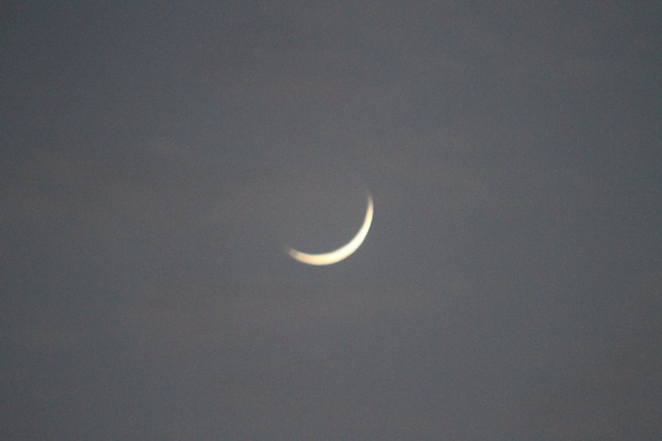 Saint-Louis : le croissant lunaire très visible (images) Saint-Louis : le croissant lunaire très visible (images)