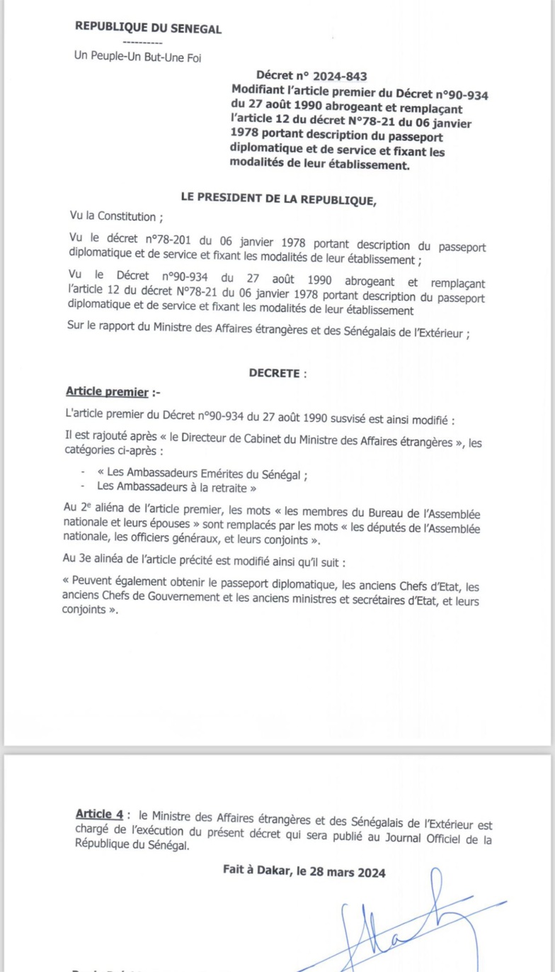 Passeports diplomatiques : Macky Sall signe ce décret, cinq jours avant son départ (document) Passeports diplomatiques : Macky Sall signe ce décret, cinq jours avant son départ (document)