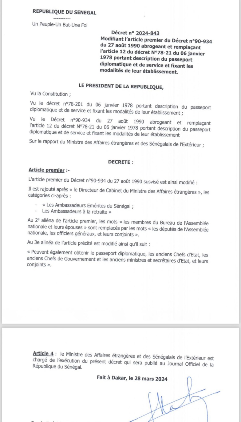 Passeports diplomatiques : Macky Sall signe ce décret, cinq jours avant son départ (document)