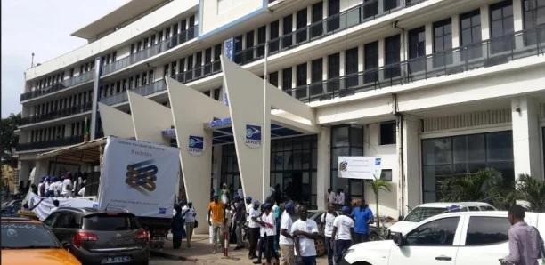 La Poste au bord du gouffre : 200 travailleurs ont été licenciés par le directeur La Poste au bord du gouffre : 200 travailleurs ont été licenciés par le directeur