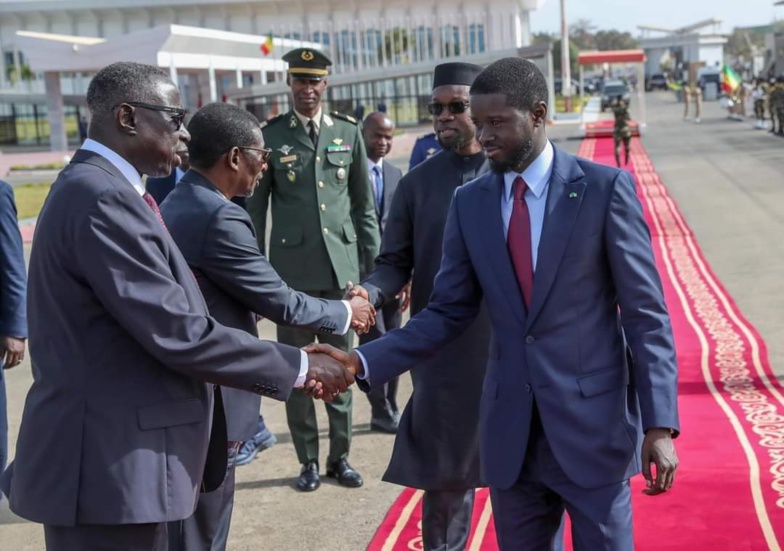 Séance de travail en Mauritanie : Le président Bassirou Diomaye Faye a quitté Dakar, ce matin Séance de travail en Mauritanie : Le président Bassirou Diomaye Faye a quitté Dakar, ce matin