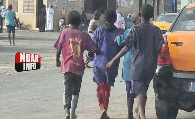À la gare routière de Saint-Louis, il y a plus d’enfants errants que de voyageurs. À la gare routière de Saint-Louis, il y a plus d’enfants errants que de voyageurs.