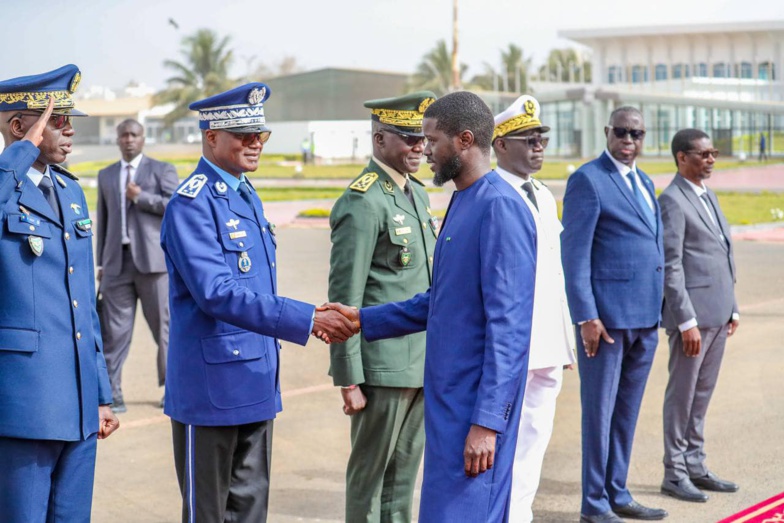 Le Président s'est envolé pour Bissao (photos)