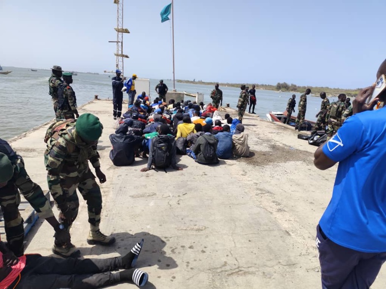 ​Saint-Louis : un bateau de migrants intercepté par la marine, ce matin (photos)