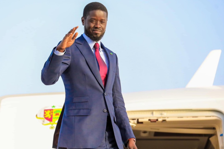 Le Président annule un décret de Macky SALL qui octroyait des salaires de 1.5 à 2,8 millions aux anciens ministres Le Président annule un décret de Macky SALL qui octroyait des salaires de 1.5 à 2,8 millions aux anciens ministres