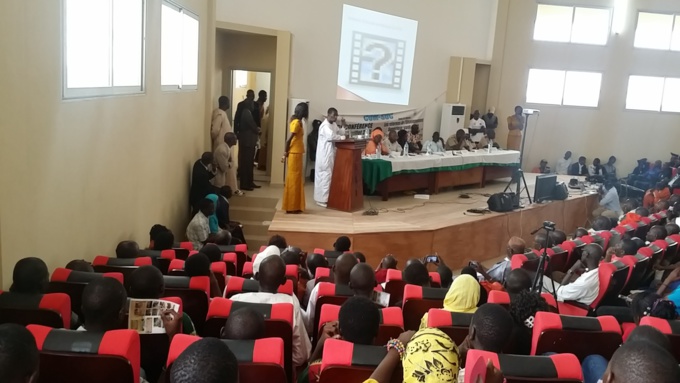 UGB: des coupures intempestives d'électricité sabotent le discours de Mary Teuw NIANE UGB: des coupures intempestives d'électricité sabotent le discours de Mary Teuw NIANE