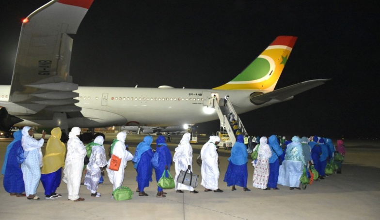 Haj 2024: 280 pèlerins sénégalais cloués à l’AIBD par Air Sénégal, une réunion de crise tenue Haj 2024: 280 pèlerins sénégalais cloués à l’AIBD par Air Sénégal, une réunion de crise tenue