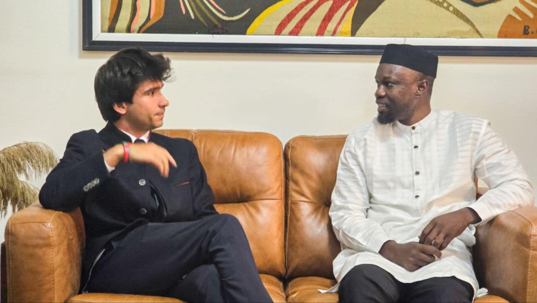 Ousmane Sonko rend hommage à Juan Branco : " ​Il s’est donné corps et âme pour le projet "