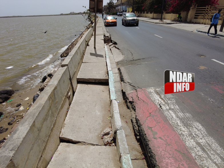 Alerte sur la Corniche Nord de Saint-Louis : une partie du goudron s’enlise ... Alerte sur la Corniche Nord de Saint-Louis : une partie du goudron s’enlise ...