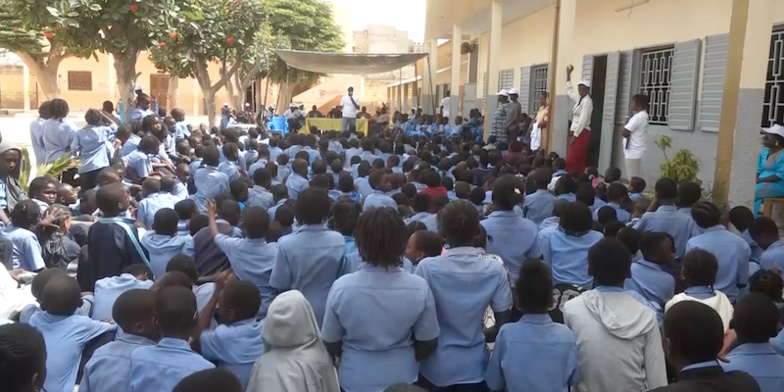 Des écoles propres, un quartier sans ordures : le pari des jeunes de Balacoss