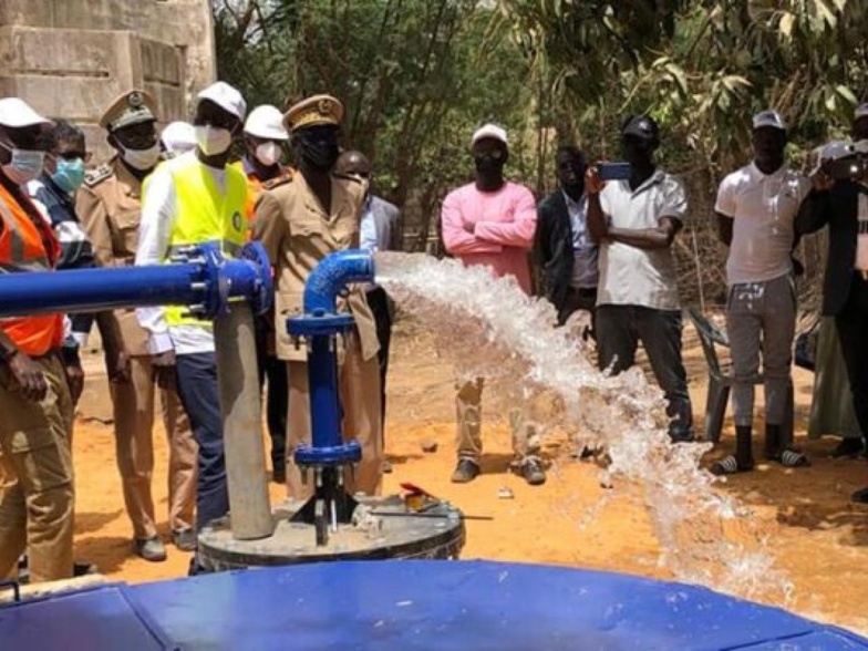 En grève, les travailleurs de la SEN ‘Eau raclement 15 milliards de FCFA à leur direction En grève, les travailleurs de la SEN ‘Eau raclement 15 milliards de FCFA à leur direction