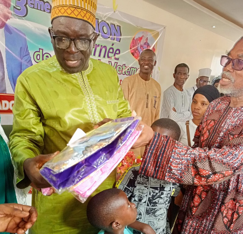 Tabaski 2024 : le docteur Ahmadou DIA donne le sourire à un millier d'enfants Tabaski 2024 : le docteur Ahmadou DIA donne le sourire à un millier d'enfants