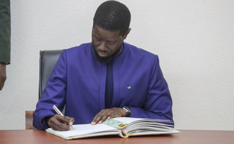 Tabaski 2024 : le Président Bassirou Diomaye FAYE gracie 376 détenus Tabaski 2024 : le Président Bassirou Diomaye FAYE gracie 376 détenus