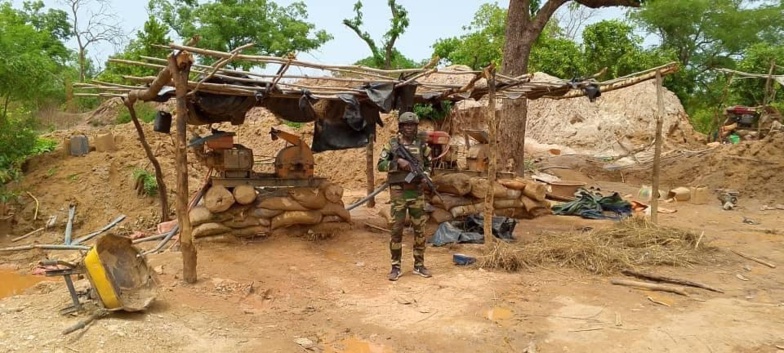 Exploitation irrégulière d'or : à Kédougou, un important site clandestin démantelé par l'Armée Exploitation irrégulière d'or : à Kédougou, un important site clandestin démantelé par l'Armée