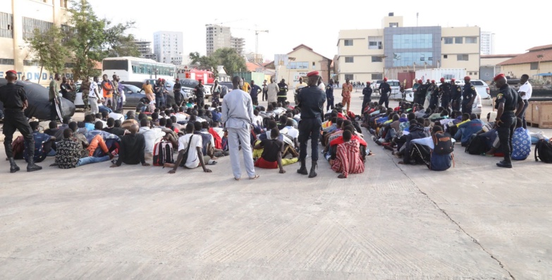 Lompoul : La marine intercepte 202 migrants dont cinq femmes et un mineur Lompoul : La marine intercepte 202 migrants dont cinq femmes et un mineur