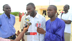 Des membres du Collectif face à la presse, devant l'hotel de ville de Ndiébène Gandiol