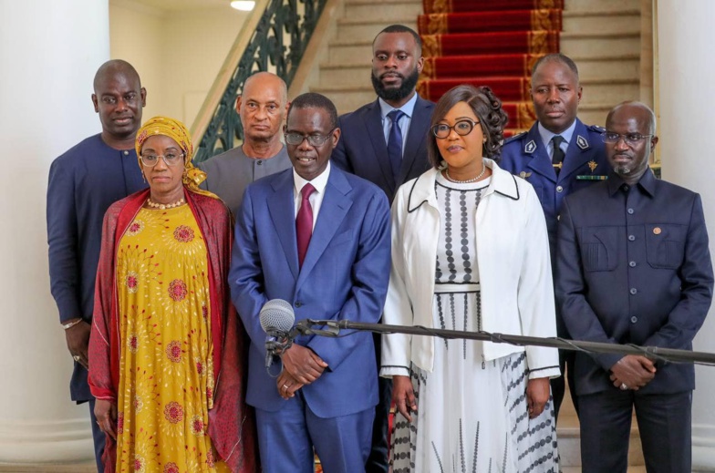Contrôle des occupations du Domaine Public Maritime de Dakar : le président Diomaye a reçu le rapport de la commission ad hoc Contrôle des occupations du Domaine Public Maritime de Dakar : le président Diomaye a reçu le rapport de la commission ad hoc