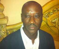 Le juriste Saint-Louisien Maître Yaré FALL, à la Cour Pénale Internationale. Le juriste Saint-Louisien Maître Yaré FALL, à la Cour Pénale Internationale.