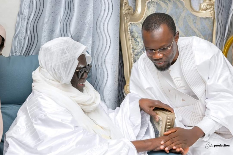 Touba : Ousmane Sonko reçu par Serigne Mountakha Mbacké