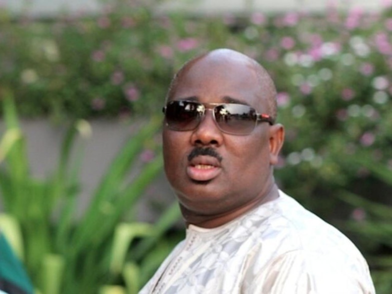 Farba Ngom bénéficiaire de 1400m² sur le site de l'école des officiers de la gendarmerie nationale Farba Ngom bénéficiaire de 1400m² sur le site de l'école des officiers de la gendarmerie nationale