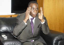 Le jet de Racine Sy échappe de justesse à une collision… Le jet de Racine Sy échappe de justesse à une collision…