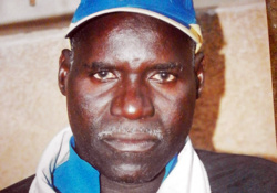 FOOT-BALL : La linguère bénit Ibrahima DIOP « Pelé ». FOOT-BALL : La linguère bénit Ibrahima DIOP « Pelé ».