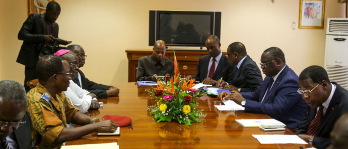 BURKINA: les images de la rencontre entre le Président Macky  Sall et le groupe de facilitateurs Burkinabé.