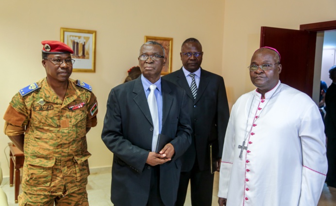 BURKINA: les images de la rencontre entre le Président Macky  Sall et le groupe de facilitateurs Burkinabé.