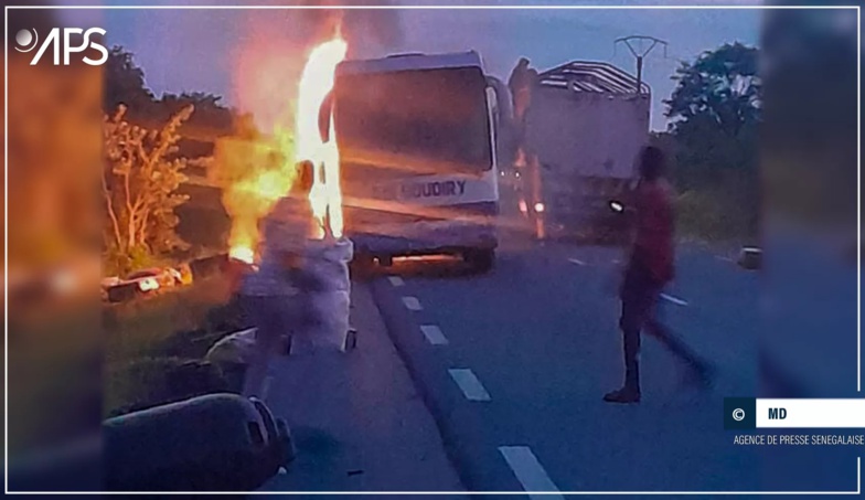 Goudiry : un bus prend feu, aucune perte en vie humaine (source sécuritaire) Goudiry : un bus prend feu, aucune perte en vie humaine (source sécuritaire)