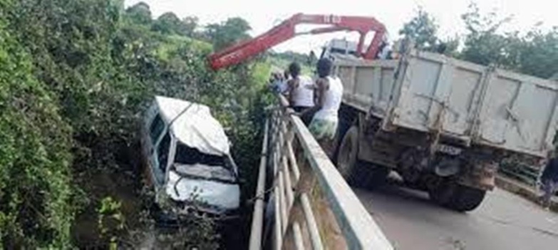 Guinée: 13 passagers d'un minibus, dont 6 enfants, tués dans un accident Guinée: 13 passagers d'un minibus, dont 6 enfants, tués dans un accident