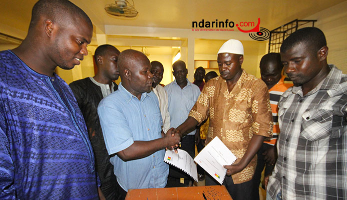 CENT INDIGENTS ENRÔLÉS DANS LA CMU : PIKINE acclame la « générosité » de Samba GUEYE. CENT INDIGENTS ENRÔLÉS DANS LA CMU : PIKINE acclame la « générosité » de Samba GUEYE.