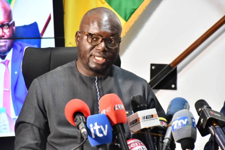 " Nous avons trouvé une facture d’un billet d’avion à 35 millions FCFA ", révèle Assane Mbengue, le Dg de Dakar Dem Dikk " Nous avons trouvé une facture d’un billet d’avion à 35 millions FCFA ", révèle Assane Mbengue, le Dg de Dakar Dem Dikk