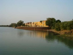 Podor: La localité de NDIAWAR sous les eaux Podor: La localité de NDIAWAR sous les eaux