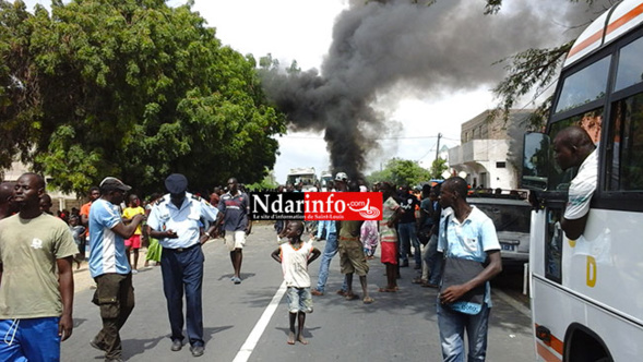 URGENT - VAUVERT : les populations se soulèvent contre le virage "meurtrier" (photos) URGENT - VAUVERT : les populations se soulèvent contre le virage "meurtrier" (photos)