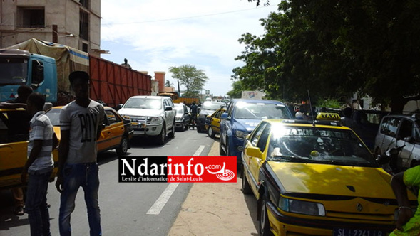 URGENT - VAUVERT : les populations se soulèvent contre le virage "meurtrier" (photos) URGENT - VAUVERT : les populations se soulèvent contre le virage "meurtrier" (photos)