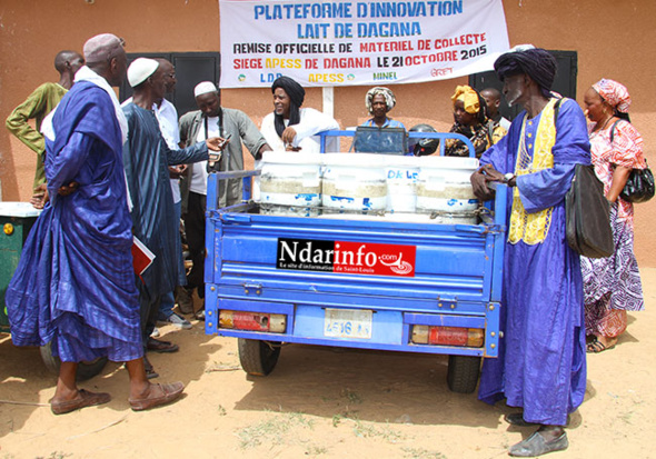 PLATEFORME D'INNOVATION LAIT DE DAGANA: des tricycles et motos, remis aux collecteurs de lait.
