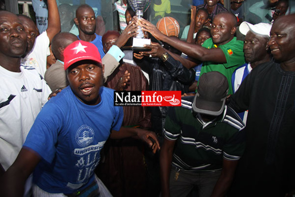 VIDÉO - Le Sacre de l’UGB accueilli triomphalement à FASS-NGOM. VIDÉO - Le Sacre de l’UGB accueilli triomphalement à FASS-NGOM.