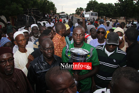 VIDÉO - Le Sacre de l’UGB accueilli triomphalement à FASS-NGOM. VIDÉO - Le Sacre de l’UGB accueilli triomphalement à FASS-NGOM.