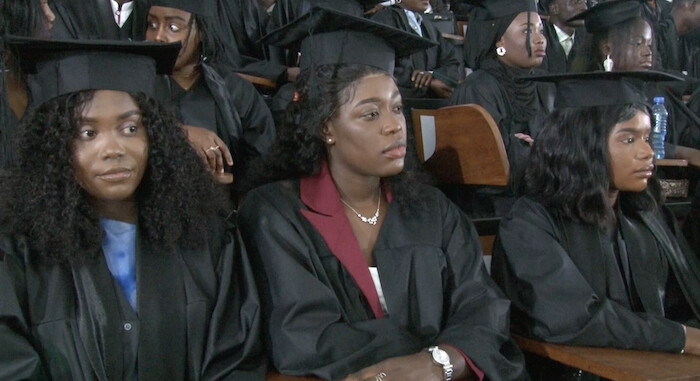 Graduation de la 31e promotion de l’UFR Crac : les récipiendaires invités à être des « citoyens modèles » Graduation de la 31e promotion de l’UFR Crac : les récipiendaires invités à être des « citoyens modèles »