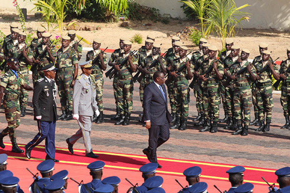 MACKY SALL aux Forces armées : " la Nation est fière de vous et rassurée par votre engagement" MACKY SALL aux Forces armées : " la Nation est fière de vous et rassurée par votre engagement"