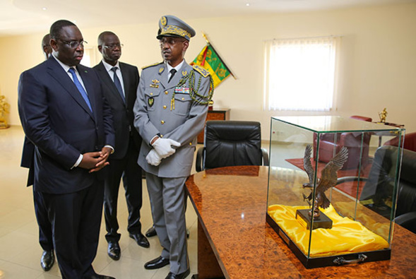 MACKY SALL aux Forces armées : " la Nation est fière de vous et rassurée par votre engagement" MACKY SALL aux Forces armées : " la Nation est fière de vous et rassurée par votre engagement"