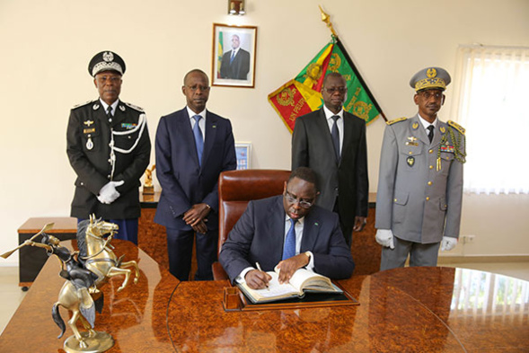 MACKY SALL aux Forces armées : " la Nation est fière de vous et rassurée par votre engagement" MACKY SALL aux Forces armées : " la Nation est fière de vous et rassurée par votre engagement"