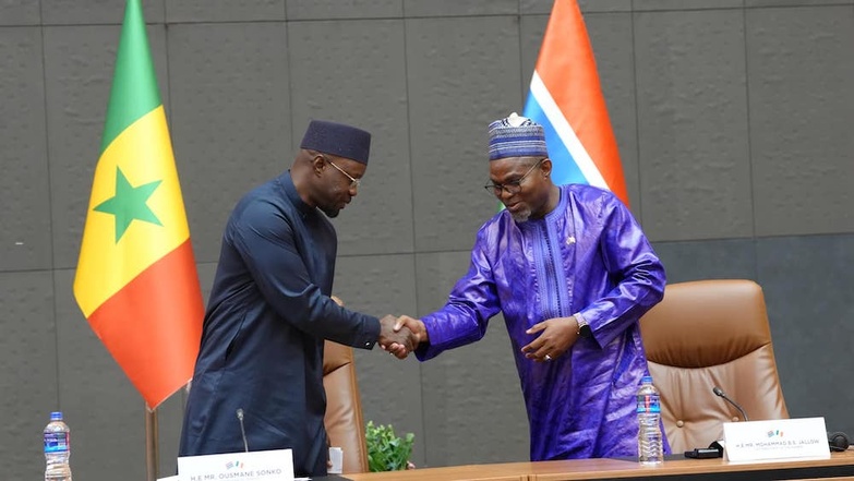 Ousmane Sonko: « Les relations commerciales entre le Sénégal et la Gambie peuvent atteindre 500 milliards de francs CFA ou plus… » Ousmane Sonko: « Les relations commerciales entre le Sénégal et la Gambie peuvent atteindre 500 milliards de francs CFA ou plus… »