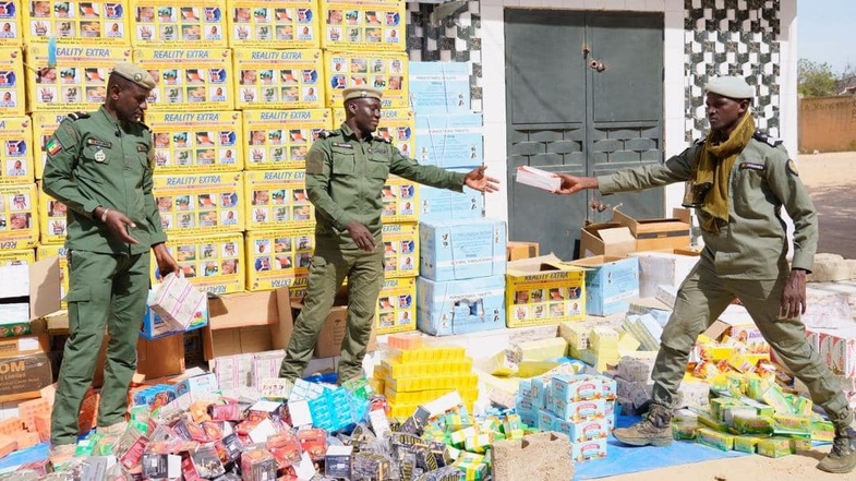 Niodior : les douanes saisissent des stocks de faux médicaments d'une contrevaleur de 392 millions de francs CFA Niodior : les douanes saisissent des stocks de faux médicaments d'une contrevaleur de 392 millions de francs CFA