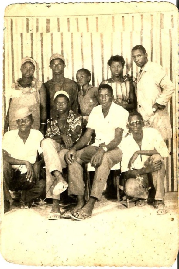 Les "pionniers" dans un studio photo Crédits : Courtesy of Ahmedou Touré Les "pionniers" dans un studio photo Crédits : Courtesy of Ahmedou Touré