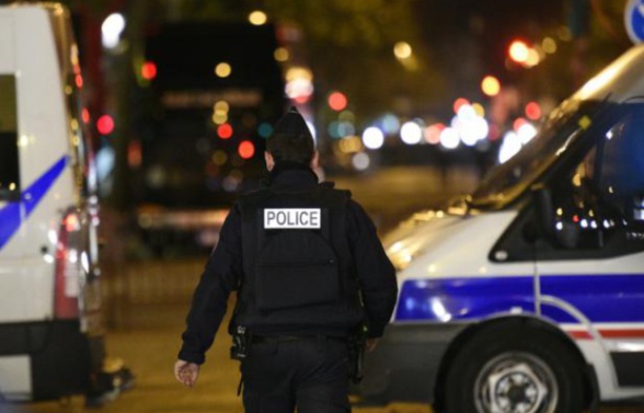 La police patrouille le 14 novembre 2015 près du Bataclan à Paris - FRANCK FIFE AFP